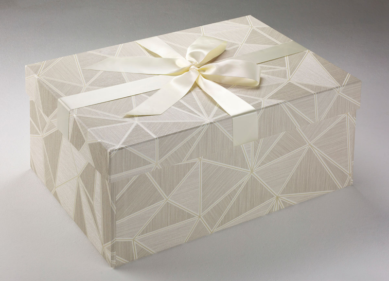 Die Brautkleidbox Ivory Laser wunderbar zu jedem Hochzeitskleid.